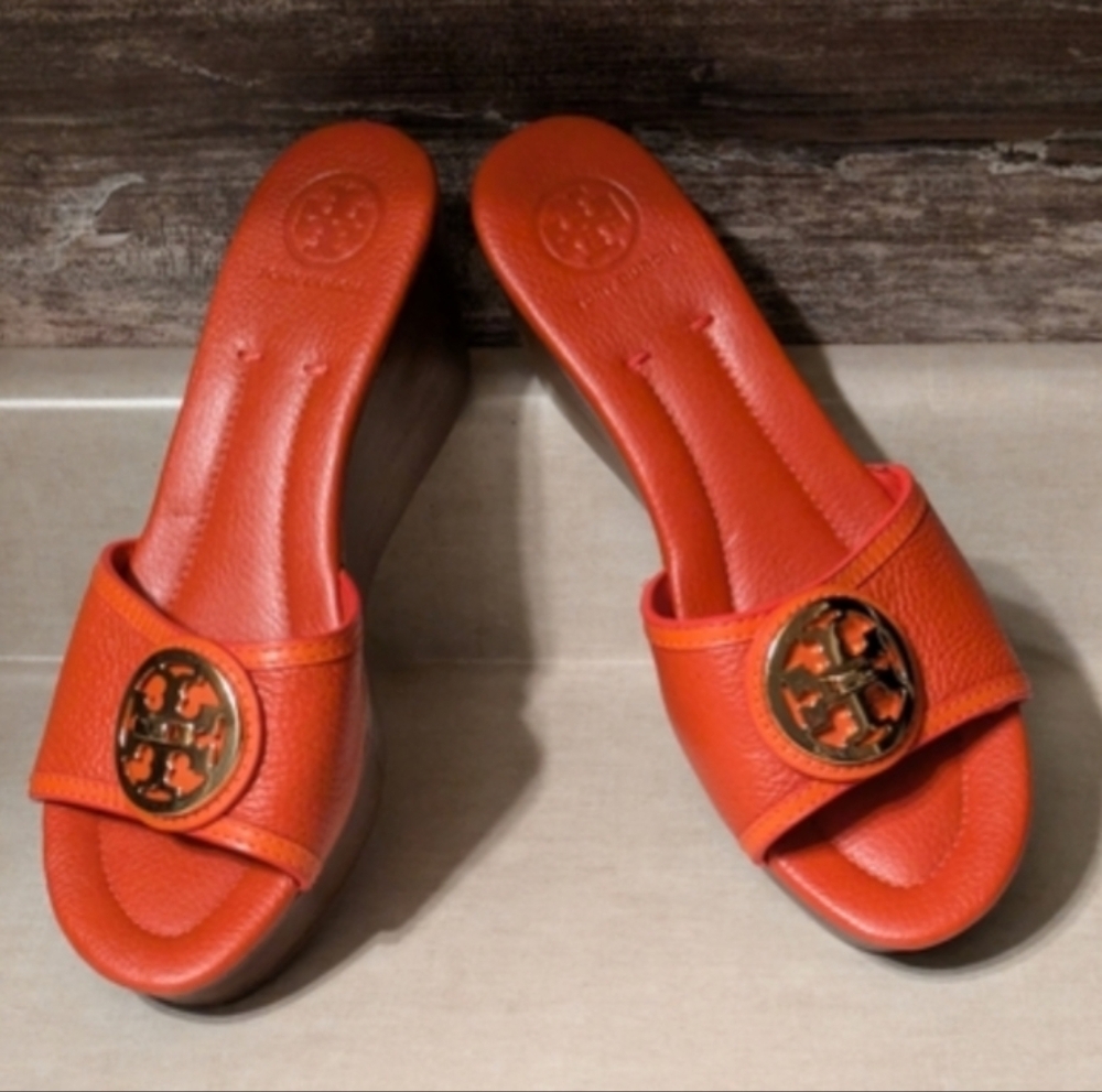 Tory Burch Beautiful Leather Rust/Orange Open Sandal Wedges 8.5 M. Like New